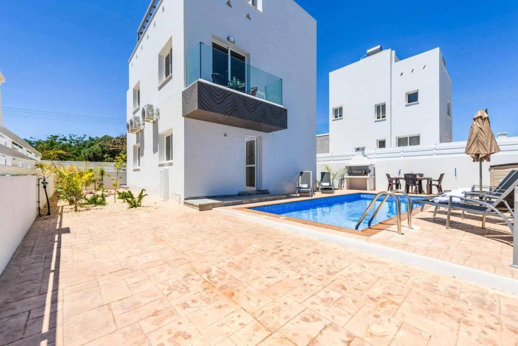 Айя-Напа: Nissini Villa 4