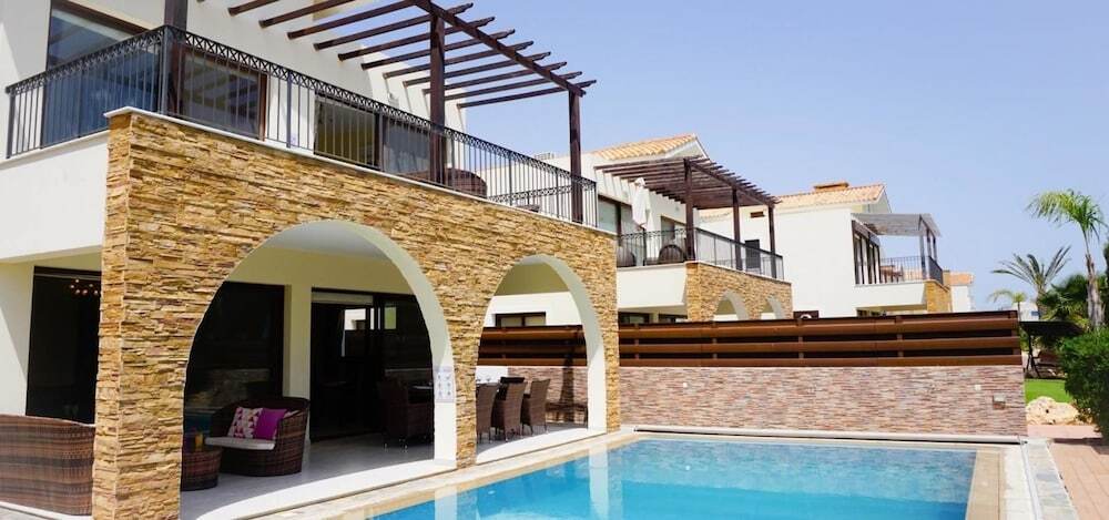 Айя-Напа: Sea Front Oceanus H2
