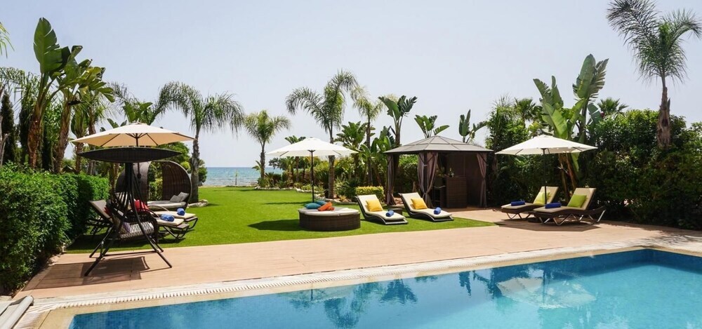 Айя-Напа: Sea Front Oceanus H2