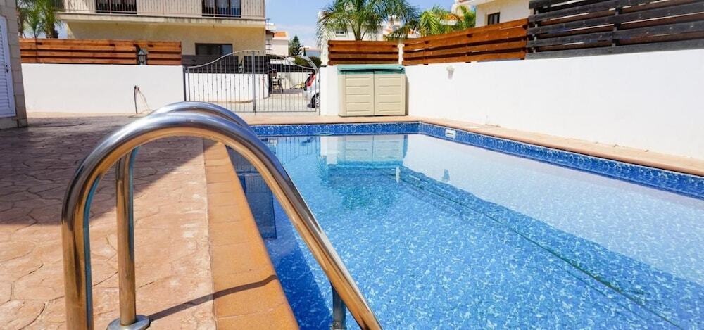 Паралимни: Adams Garden Villa 8