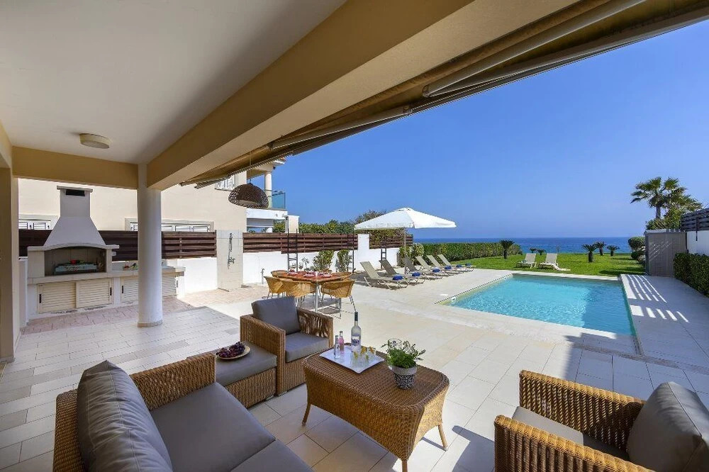 Паралимни: Protaras Beachfront Villa Pietra