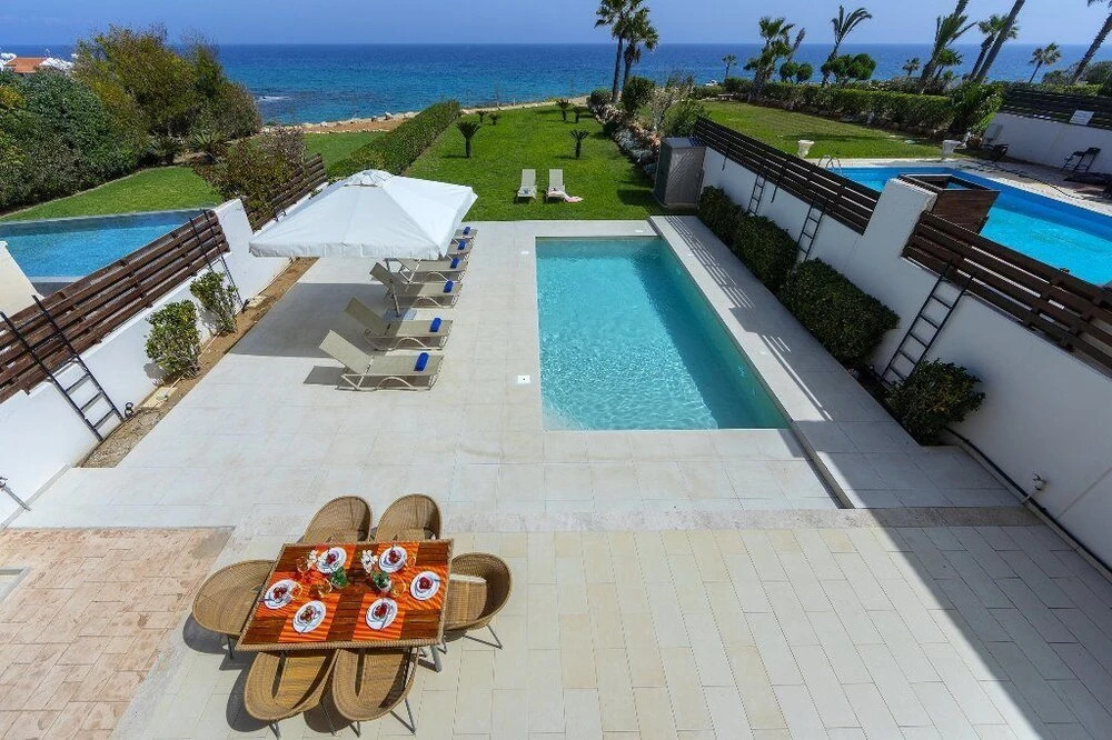 Паралимни: Protaras Beachfront Villa Pietra