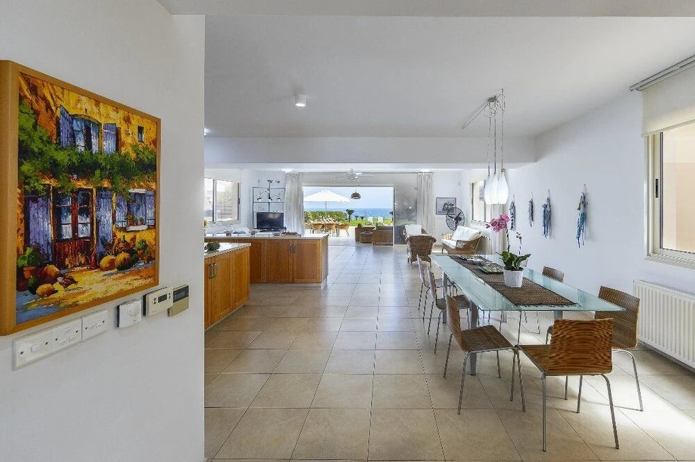 Паралимни: Protaras Beachfront Villa Pietra