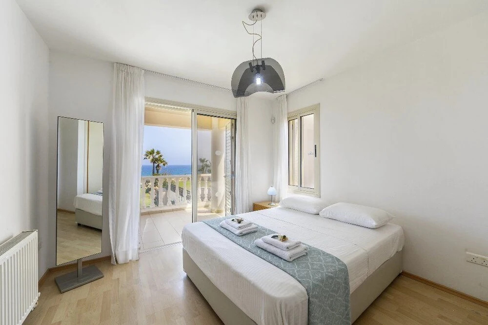 Паралимни: Protaras Beachfront Villa Pietra