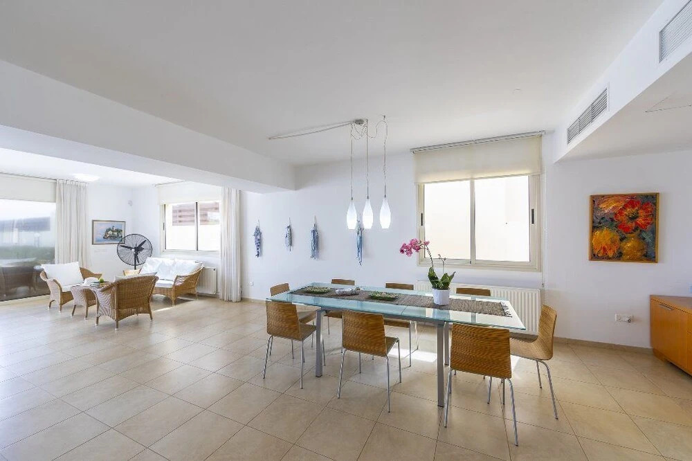 Паралимни: Protaras Beachfront Villa Pietra
