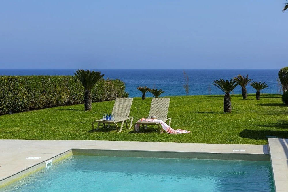 Паралимни: Protaras Beachfront Villa Pietra