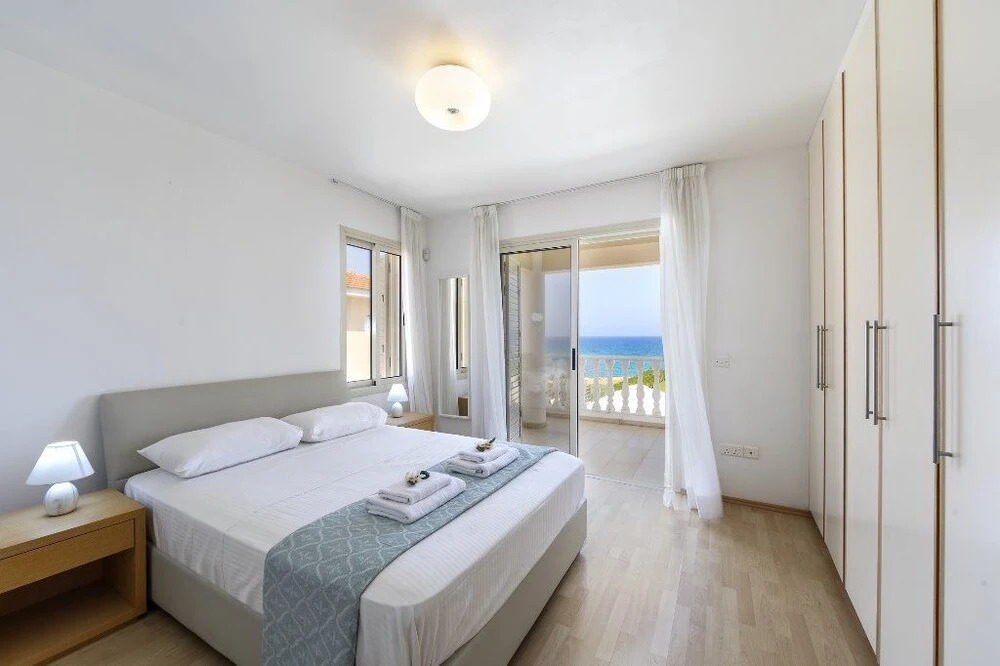Паралимни: Protaras Beachfront Villa Pietra