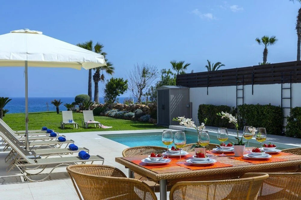 Паралимни: Protaras Beachfront Villa Pietra