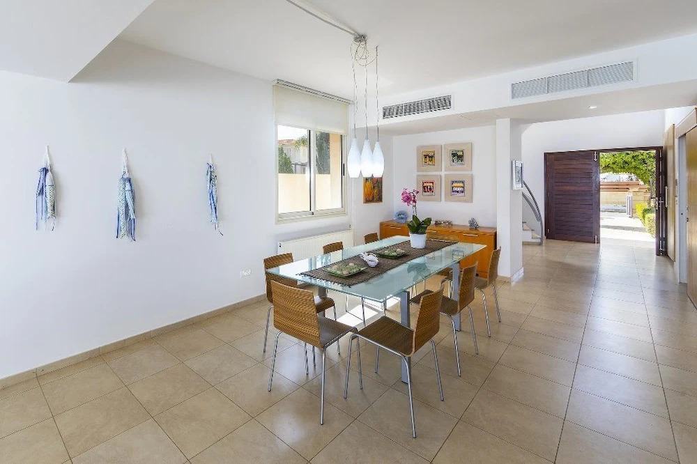 Паралимни: Protaras Beachfront Villa Pietra