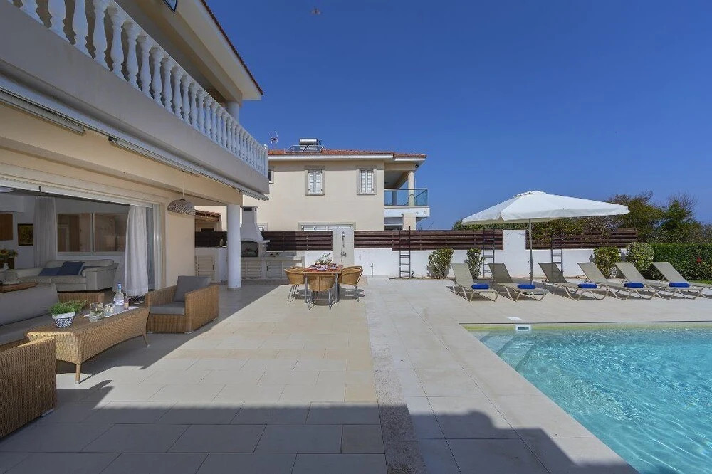 Паралимни: Protaras Beachfront Villa Pietra