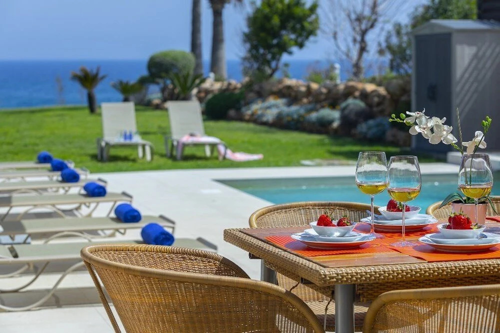 Паралимни: Protaras Beachfront Villa Pietra