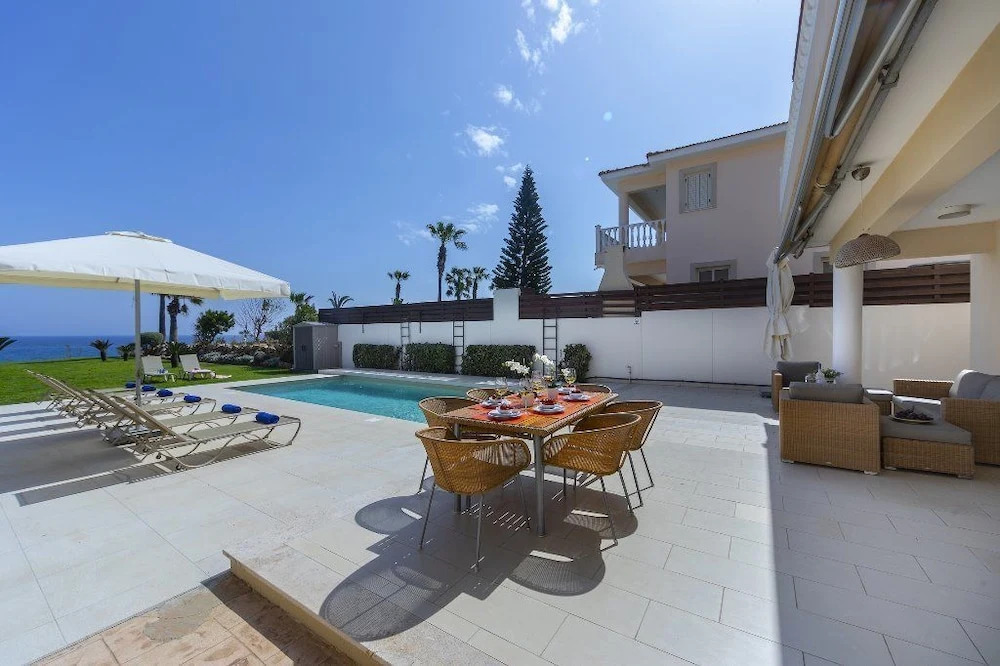 Паралимни: Protaras Beachfront Villa Pietra