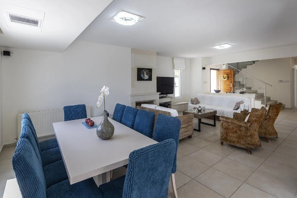 Паралимни: Protaras Villa Serifos By The Sea