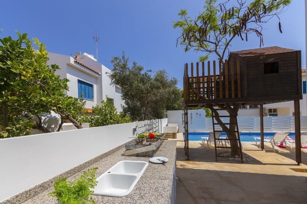 Паралимни: Protaras Villa Serifos By The Sea