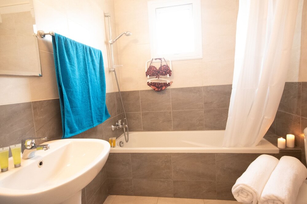 Паралимни: Great Kings Resort No 12 Block 5