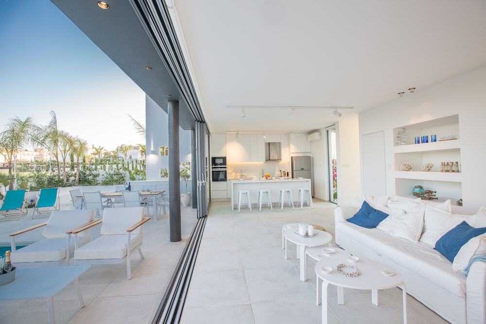 Паралимни: White Pearl Villa 7