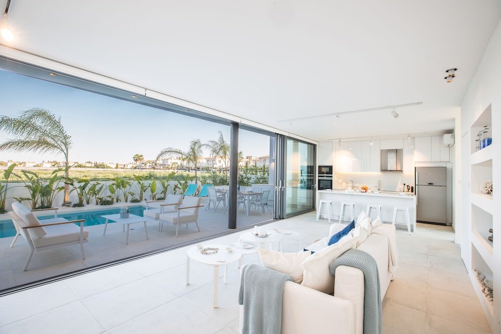 Паралимни: White Pearl Villa 7