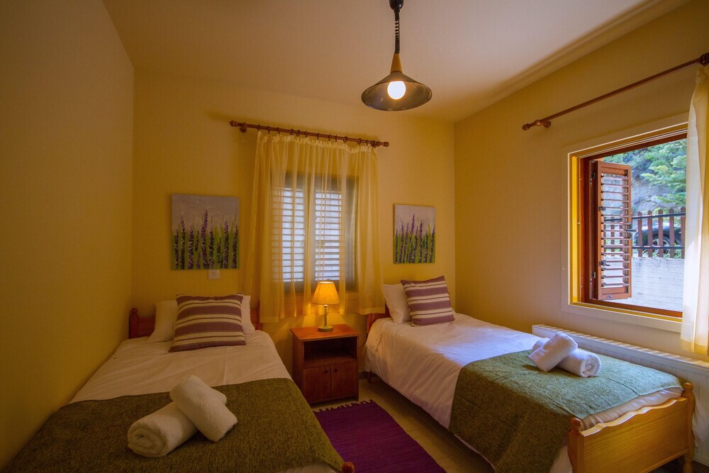 Платрес: Persephone Cottage - Enhance Your Senses