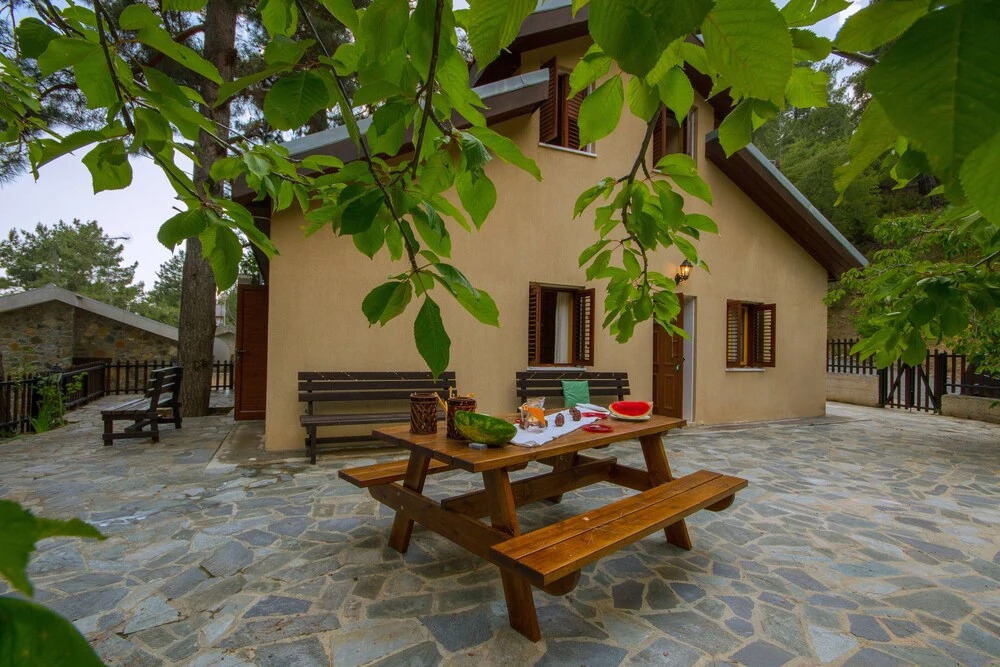 Платрес: Persephone Cottage - Enhance Your Senses