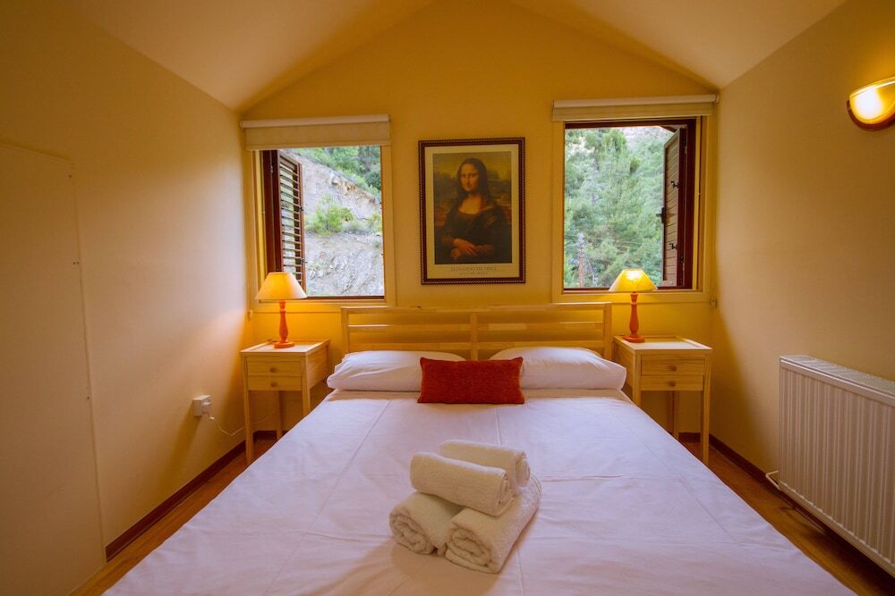Платрес: Persephone Cottage - Enhance Your Senses