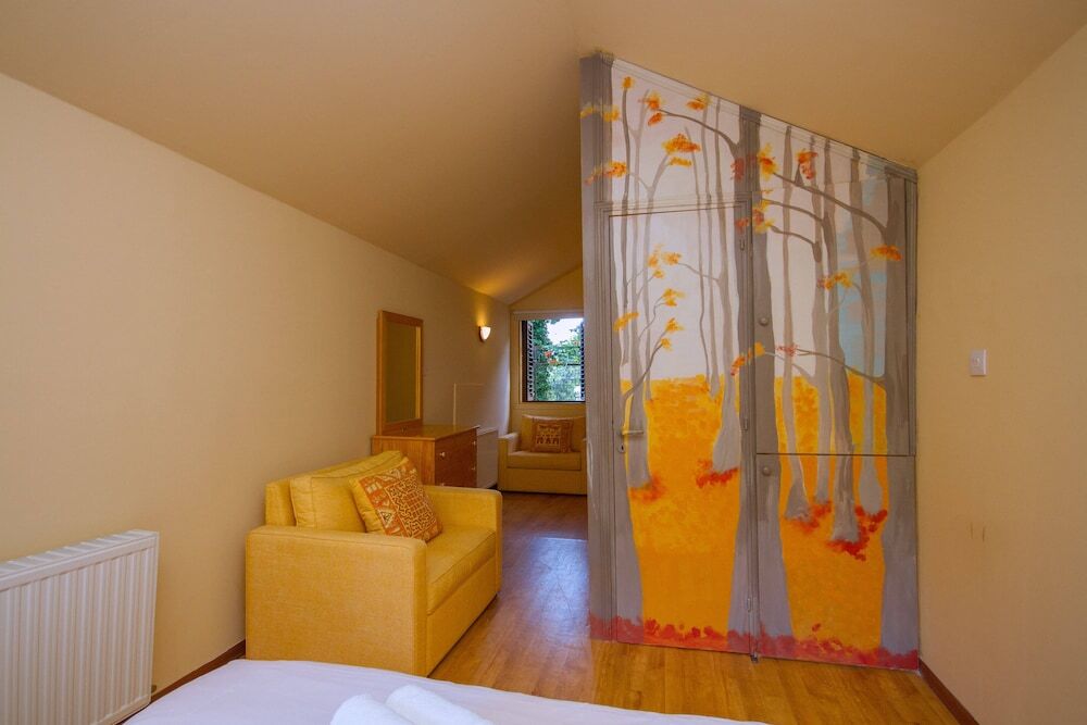Платрес: Persephone Cottage - Enhance Your Senses
