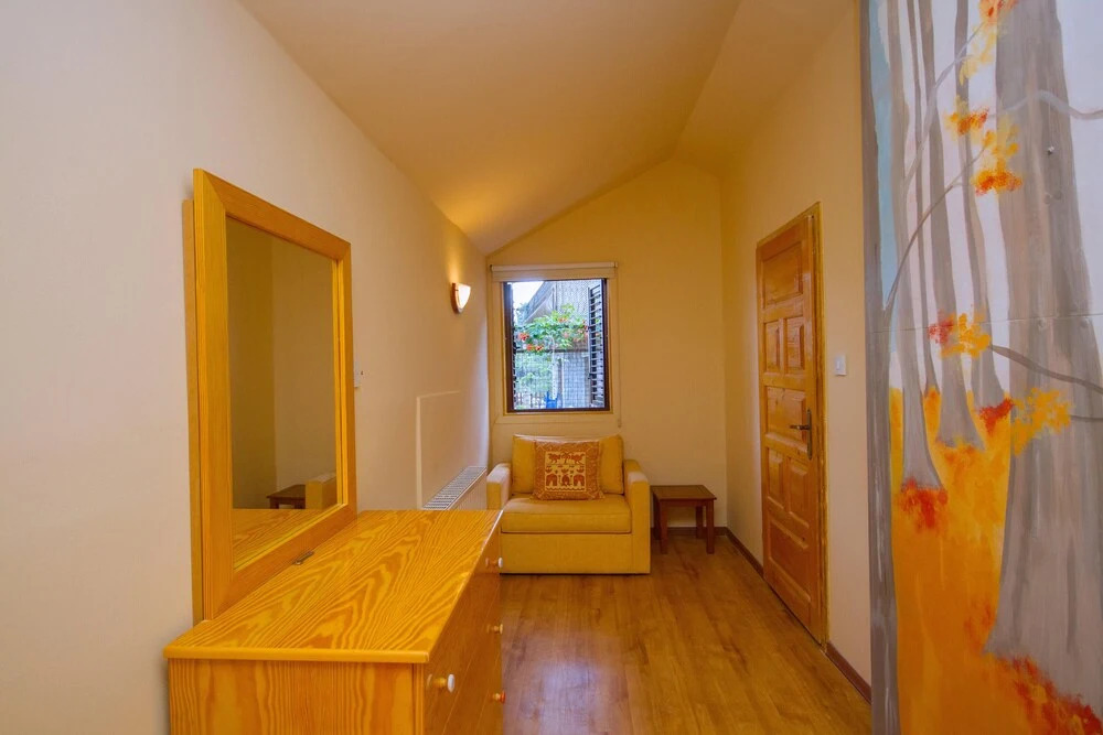 Платрес: Persephone Cottage - Enhance Your Senses