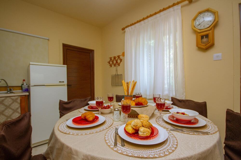 Платрес: Persephone Cottage - Enhance Your Senses