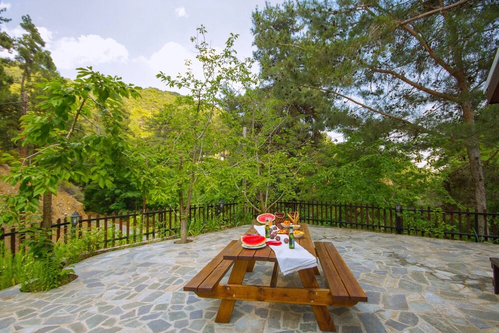 Платрес: Persephone Cottage - Enhance Your Senses
