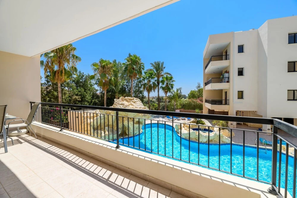 Ороклини: 2 bed Apartment Overlooking Pool - Oroklini