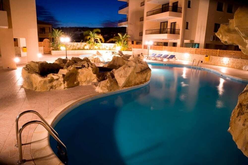 Ороклини: 2 bed Apartment Overlooking Pool - Oroklini