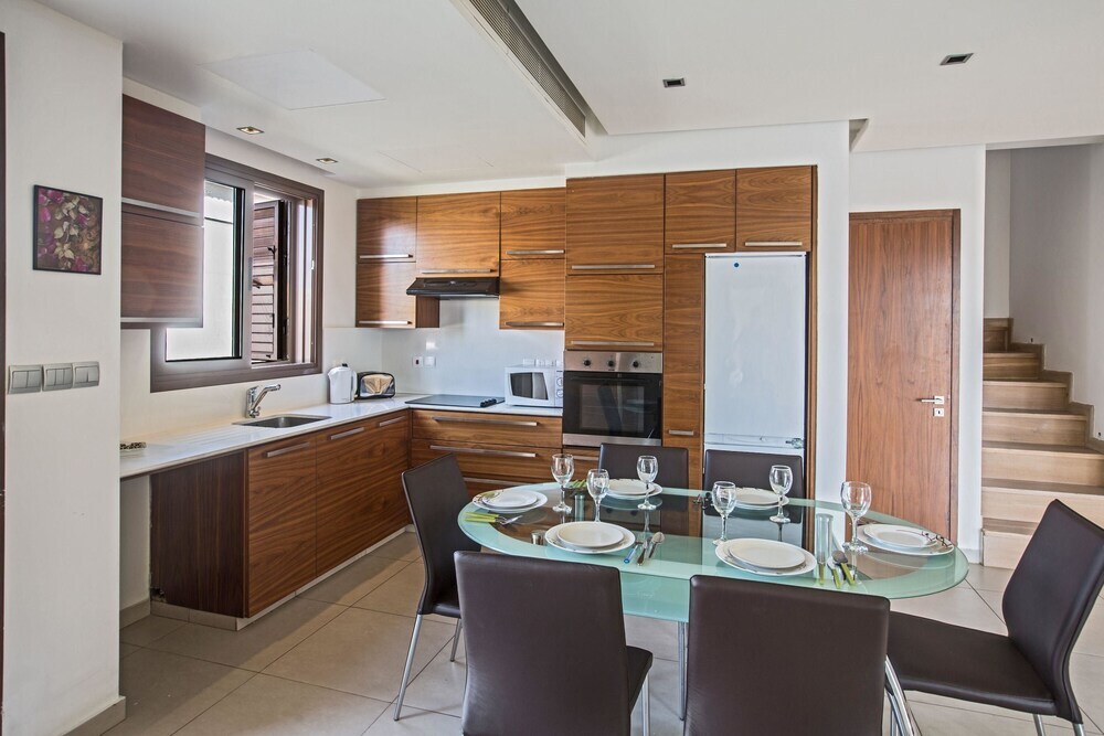 Айя-Напа: Celebrity Villa Scotty T I3
