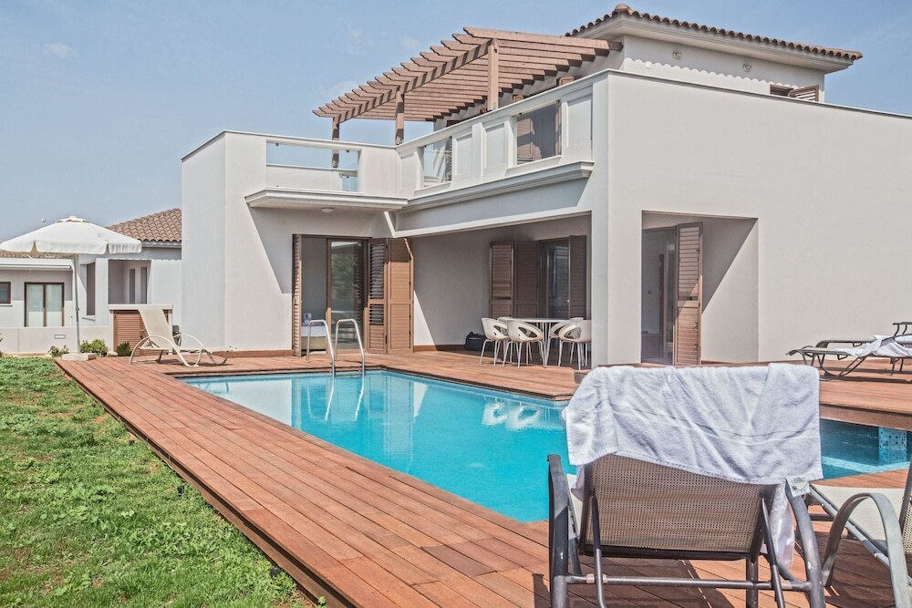 Айя-Напа: Celebrity Villa Scotty T I3