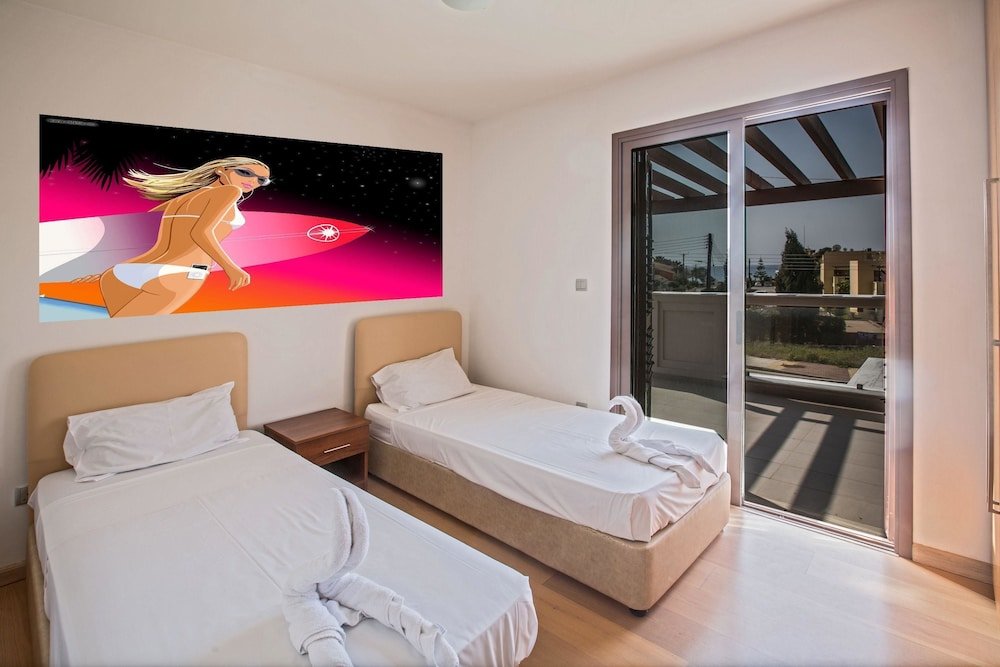 Айя-Напа: Celebrity Villa Scotty T I3
