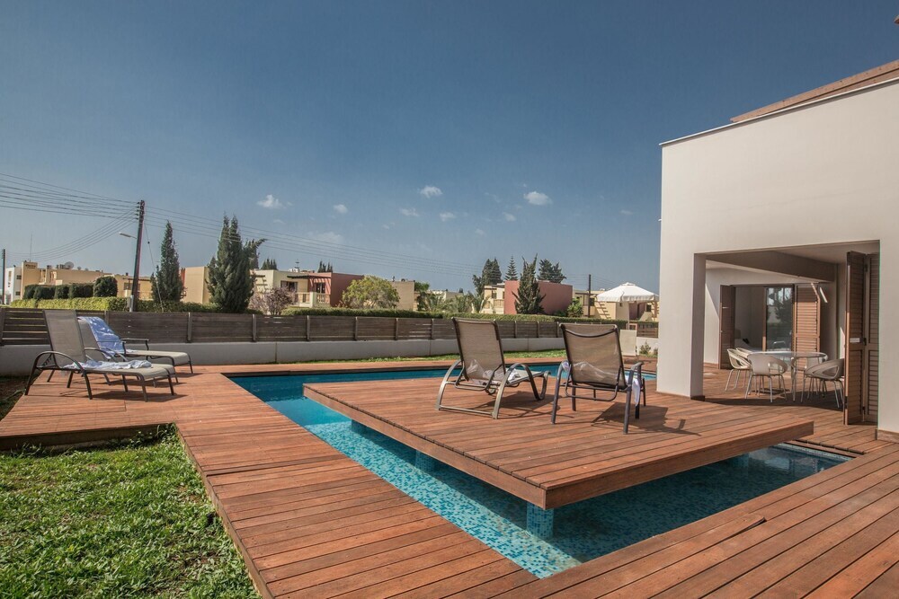Айя-Напа: Celebrity Villa Scotty T I3