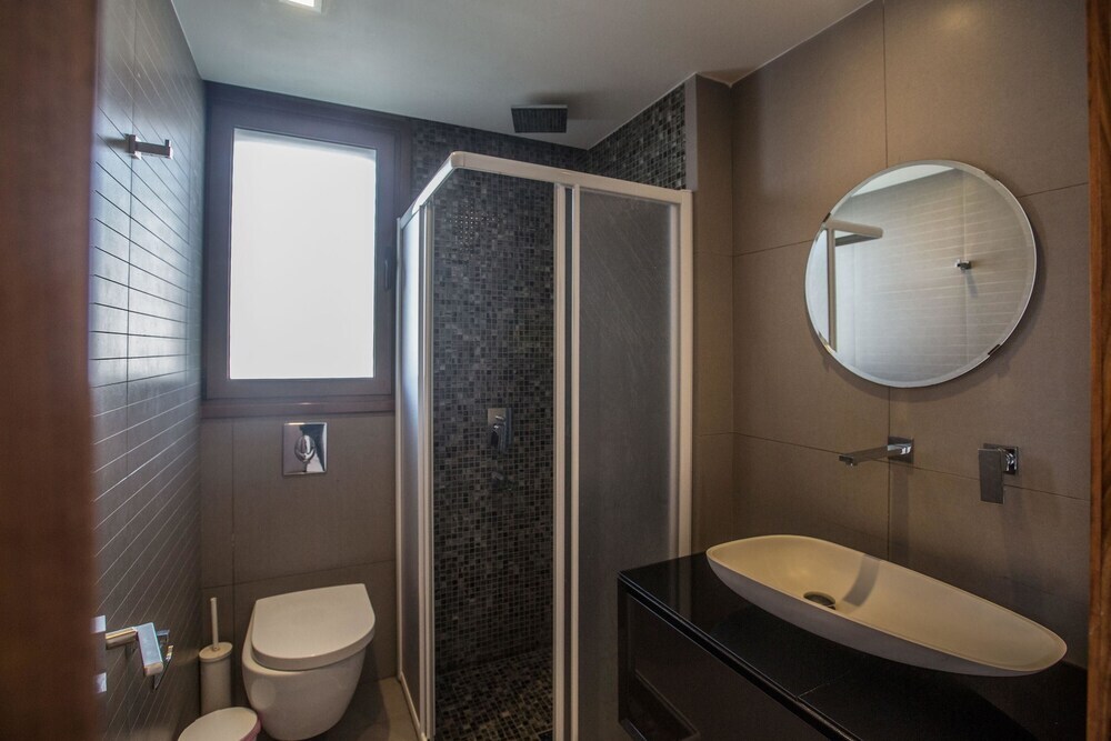 Айя-Напа: Celebrity Villa Scotty T I3