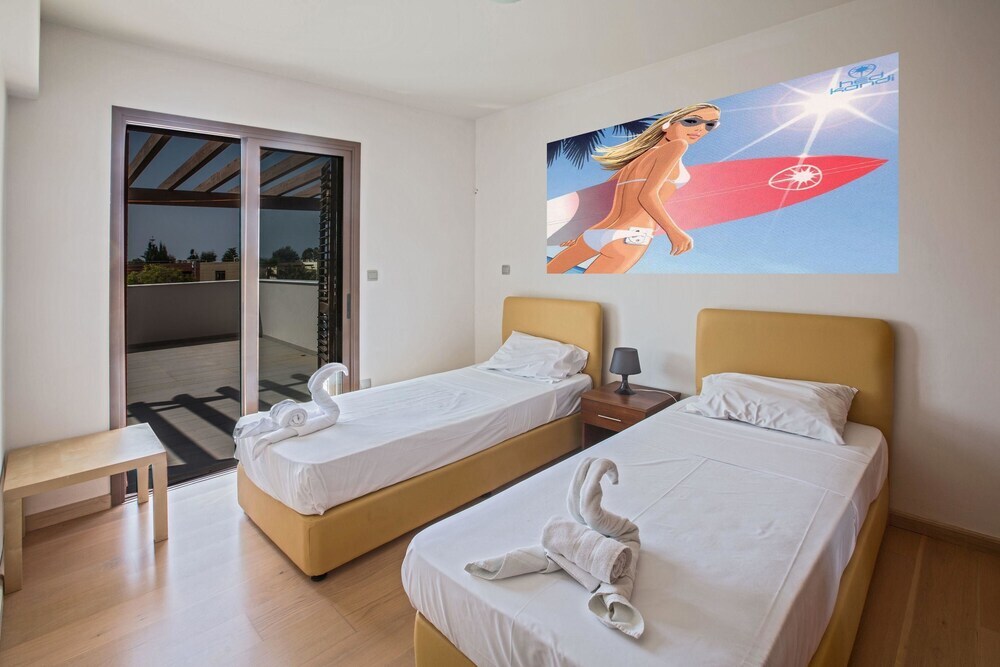 Айя-Напа: Celebrity Villa Scotty T I3