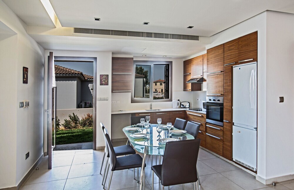 Айя-Напа: Celebrity Villa Scotty T I3