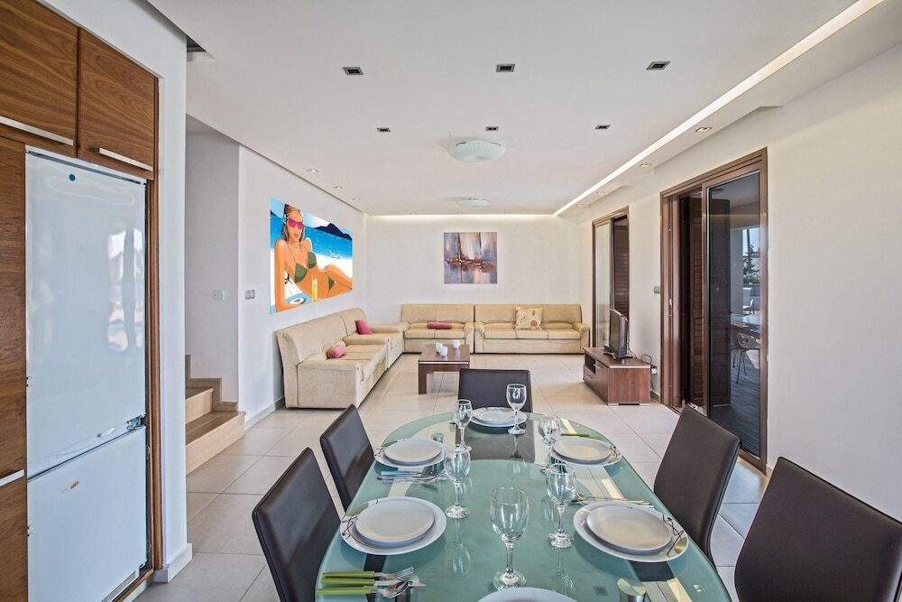 Айя-Напа: Celebrity Villa Scotty T I3