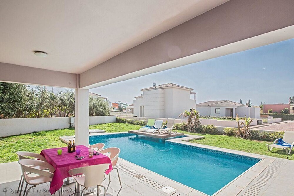 Айя-Напа: Celebrity Villa Scotty T D2