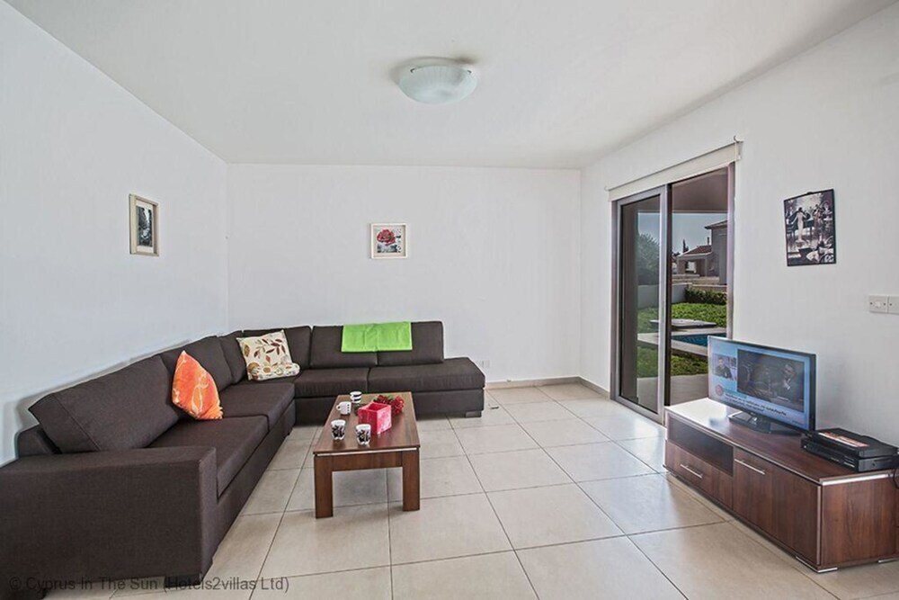 Celebrity Villa Scotty T D2 — фото 1