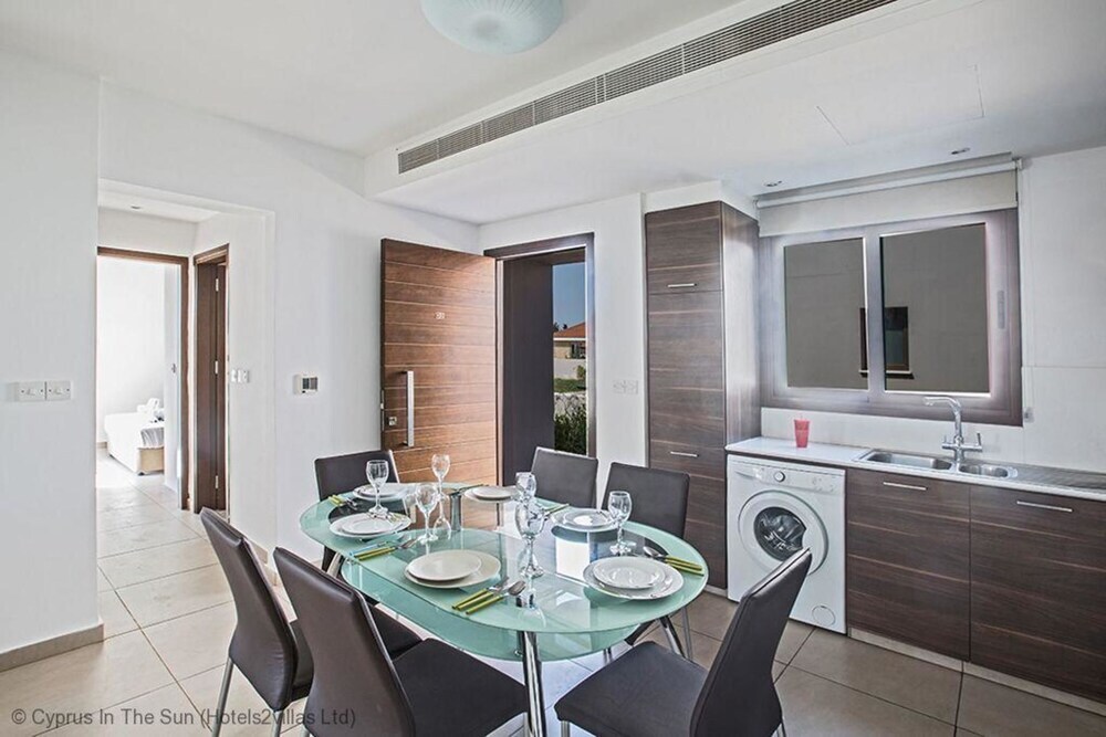 Айя-Напа: Celebrity Villa Scotty T D2