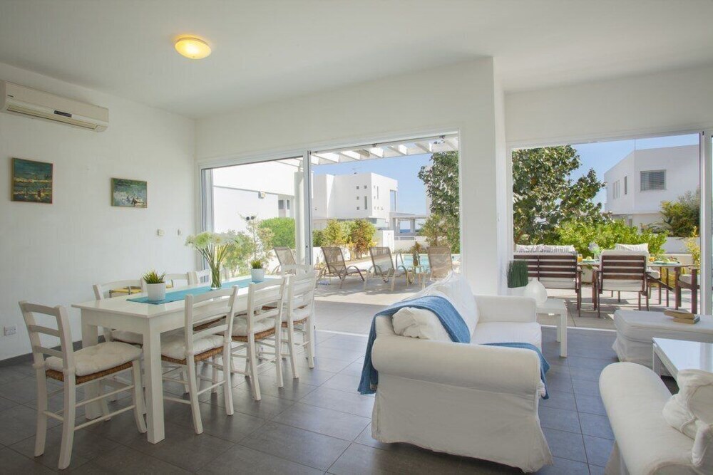 Протарас: Villa for Rent in Protaras 1018