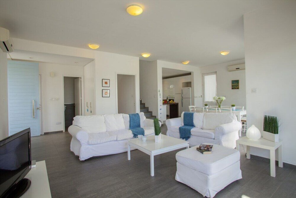 Протарас: Villa for Rent in Protaras 1018