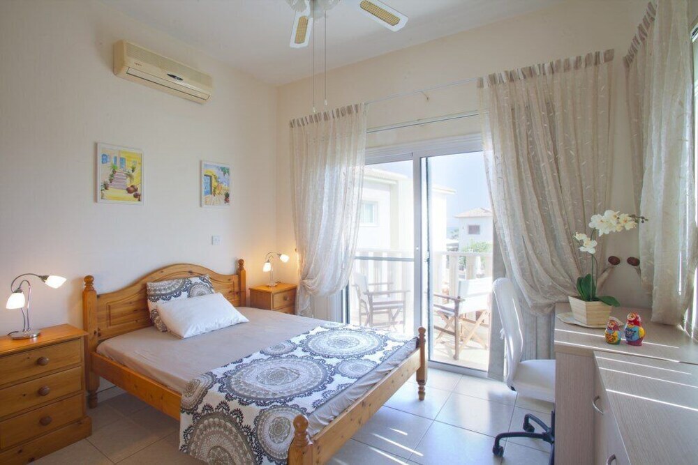 Айя-Напа: Cyprus Villa Near the Beach, Sotira Villa 1001