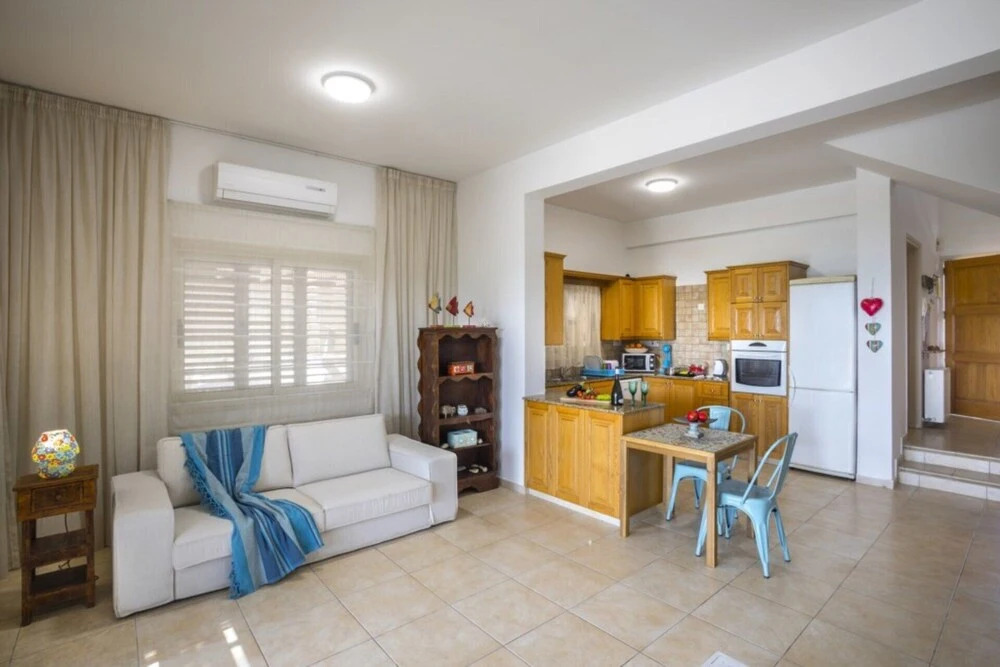 Кити: Villa for Rent in Larnaca 101