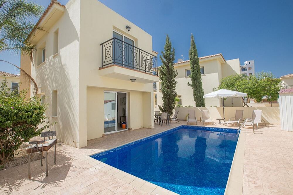Паралимни: Cyprus Villa Near the Beach, Paralimni Villa 1198