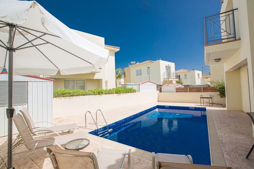 Паралимни: Cyprus Villa Near the Beach, Paralimni Villa 1198