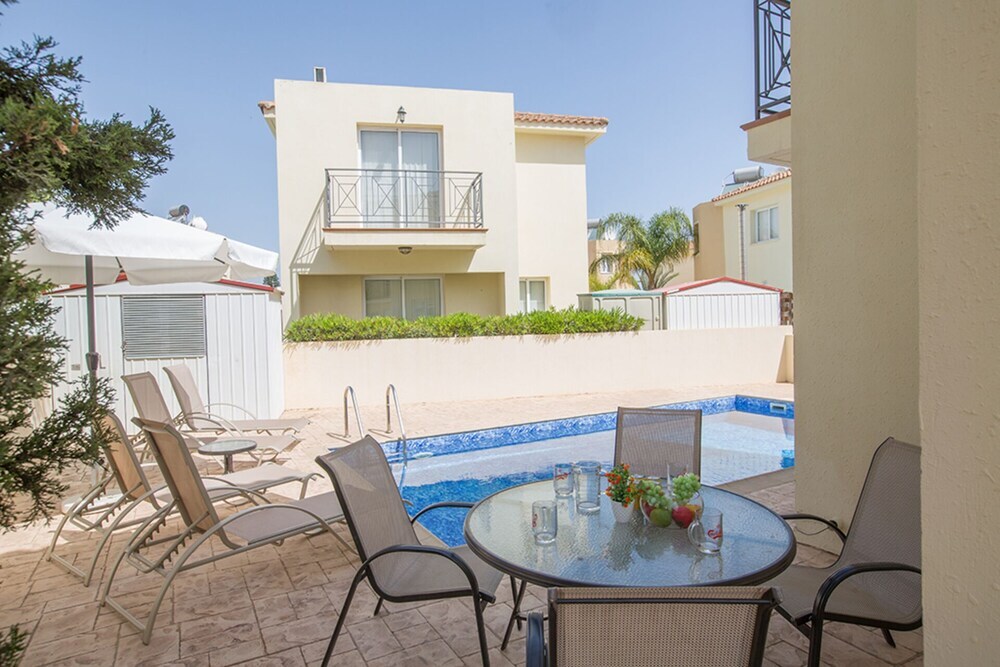 Паралимни: Cyprus Villa Near the Beach, Paralimni Villa 1198