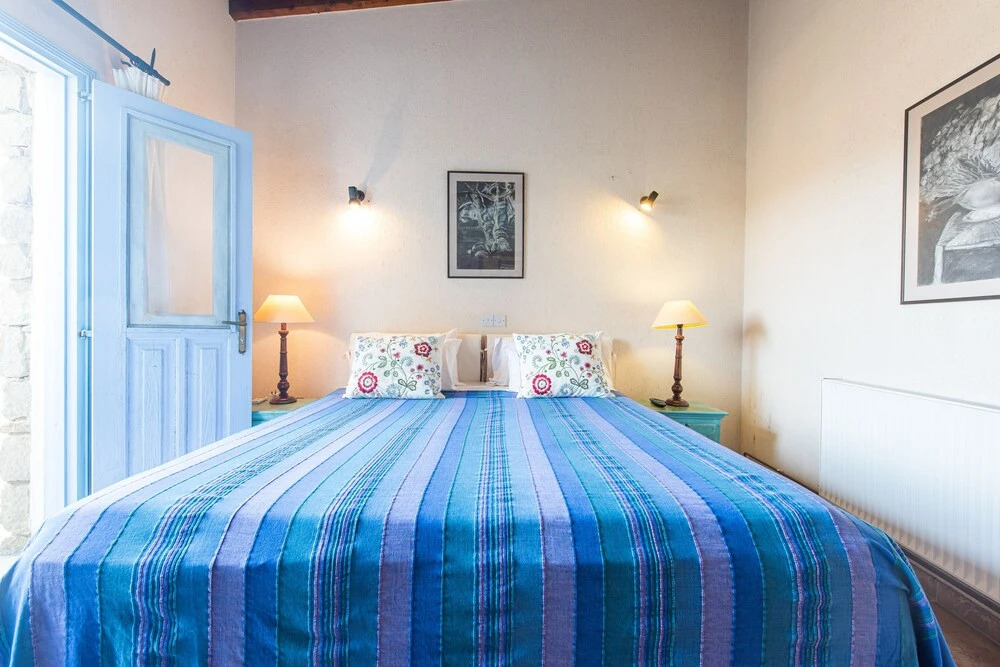 Точни: Adamos 1 br Hotel Apartments