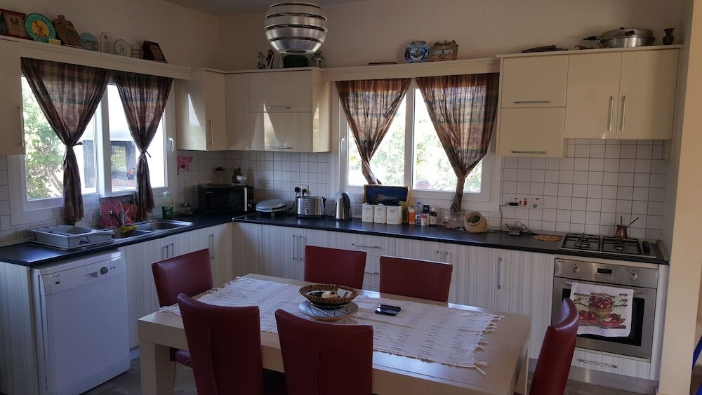 Алсанджак: Olive Tree Villa 3 Double Bedrooms With Spectacular Mountain Sea View